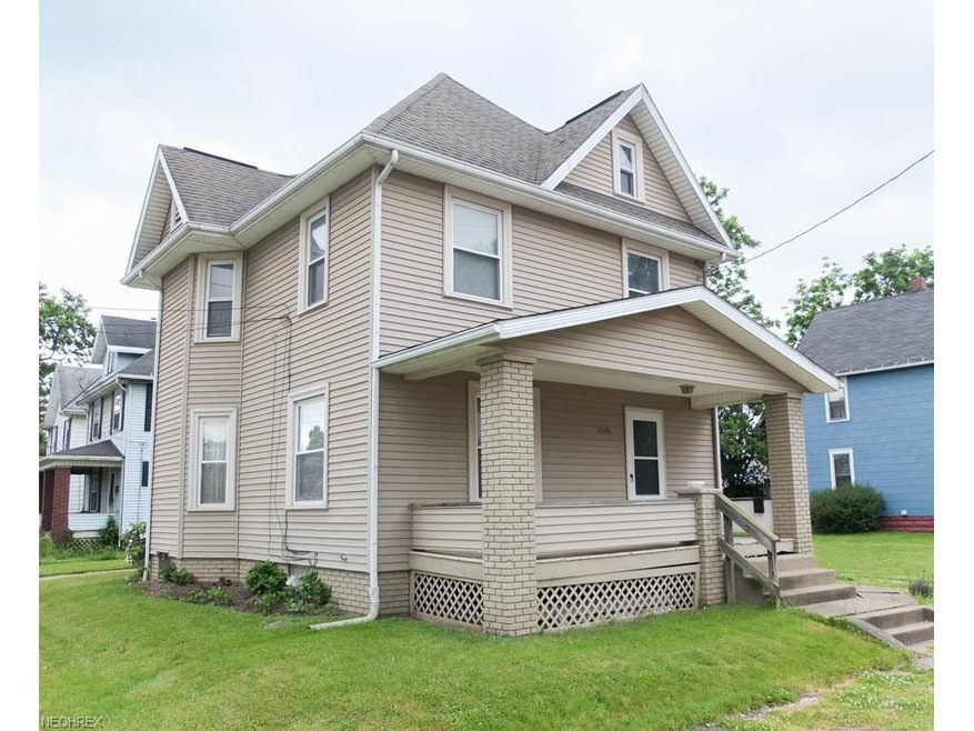 Large living spaces in this 3 bedroom, 1 full bath