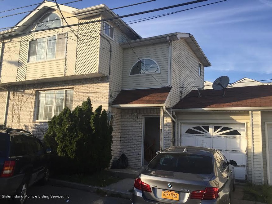 49 Towers Ln, Staten Island, NY 10314 - photo 1