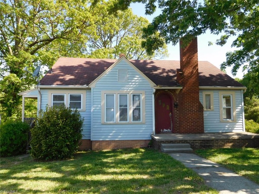 205 E Dorsett Ave, Asheboro, NC 27203 - photo 1