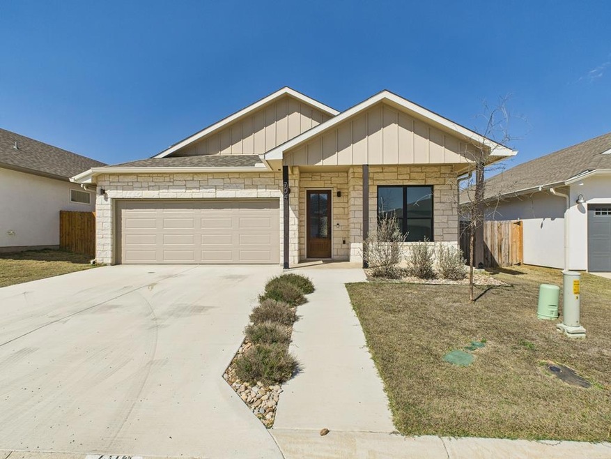 704 Cirrus Ln, Fredericksburg, TX 78624 - photo 1