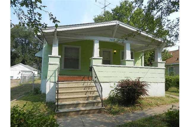 2626 Des Moines St, Des Moines, IA 50317 - photo 1