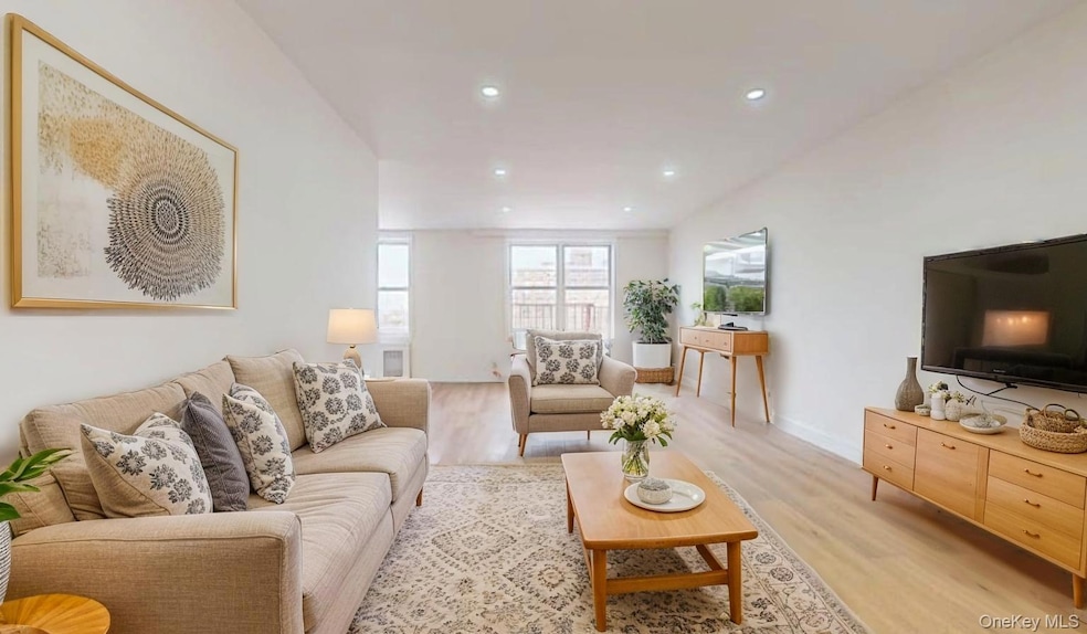 66-15 Thornton Place unit 6, Rego Park, NY 11374 - photo 1