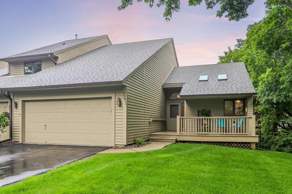 Move-in ready end unit Eagan townhome. All living 