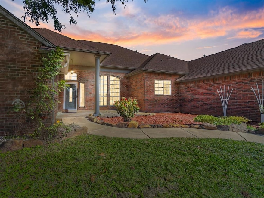 2201 NE 15th St, Moore, OK 73160 - photo 1