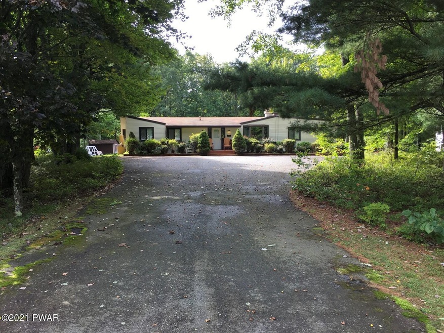 131 Overlook Dr, Hawley, PA 18428 - photo 1