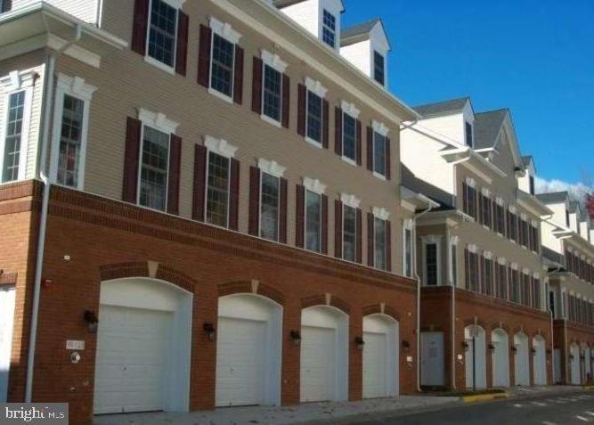 8932 Milford Haven Ct unit 32C, Lorton, VA 22079 - photo 1