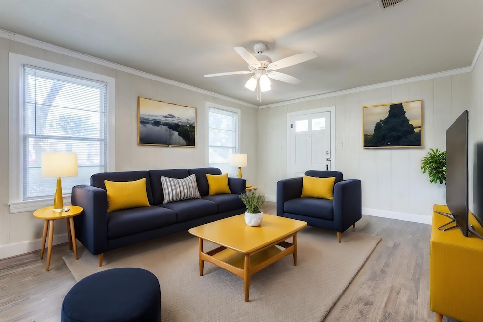 518 W Bullock St, Denison, TX 75020 - photo 1