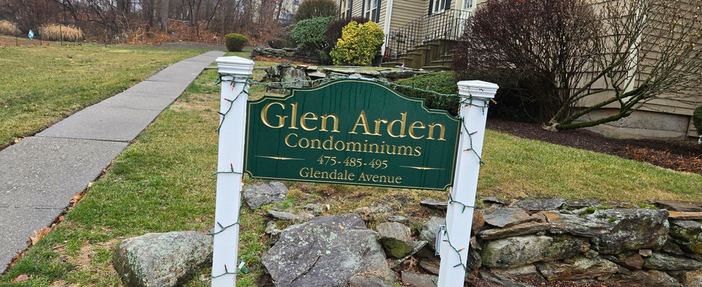 475 Glendale Ave unit 19, Bridgeport, CT 06606 - photo 1