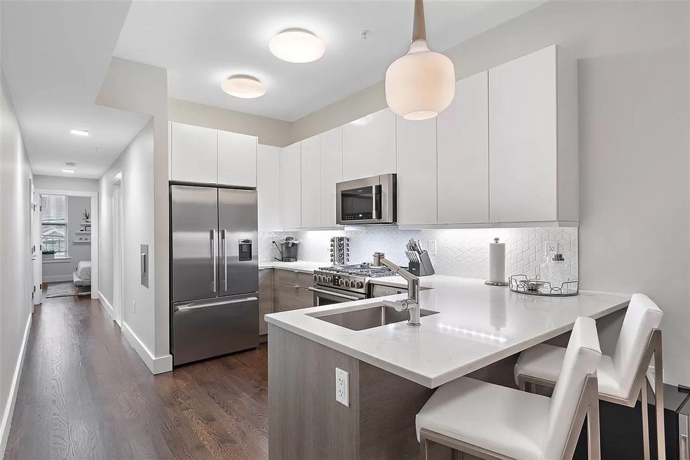 267 Baldwin Ave unit 201, Jersey City, NJ 07306 - photo 1