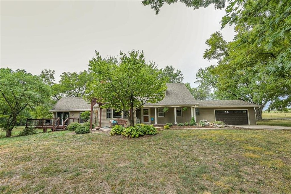 Beautiful pergola and porch area with lots of shad