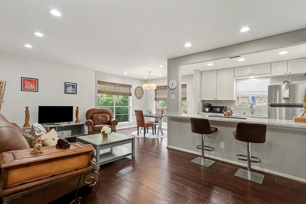 421 Emerson St unit 6, Houston, TX 77006 - photo 1