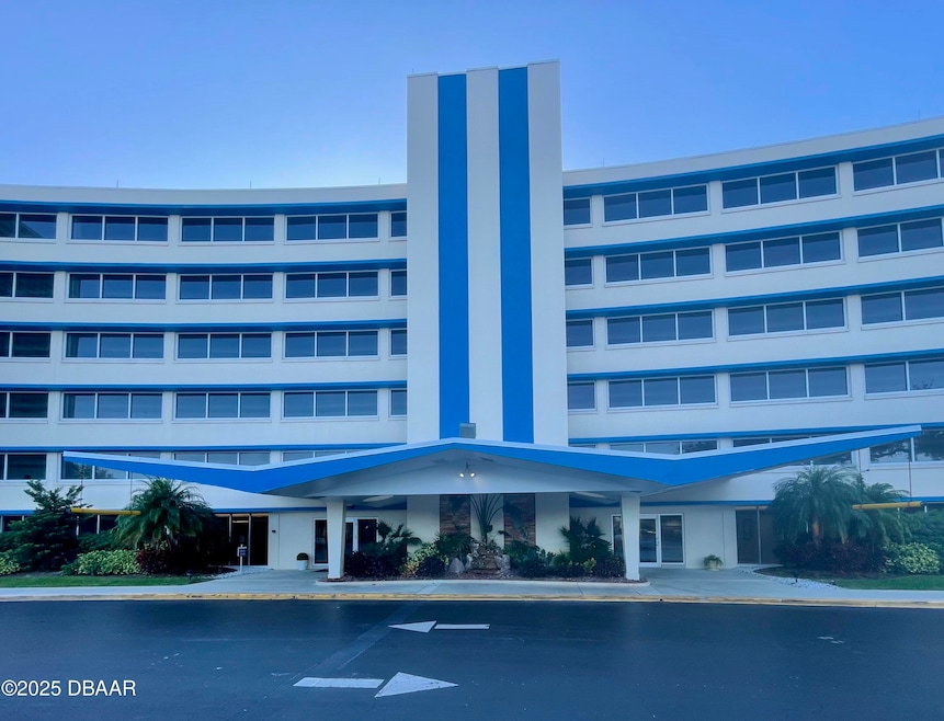 Pendleton Club unit 304, Daytona Beach, FL 32118 - photo 1