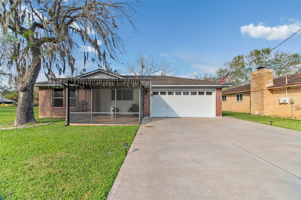 3214 Oak Forest St, Brazoria, TX 77422 - photo 1