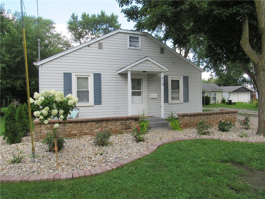 910 W Franklin Ave, Effingham, IL 62401 - photo 1