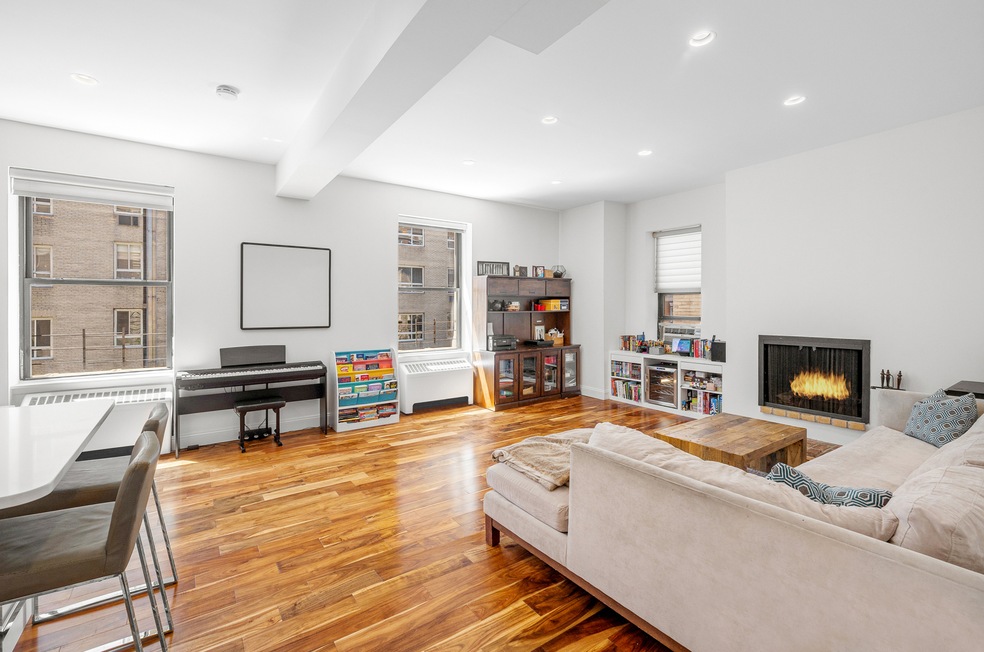 Pending $1,350,000 • Co-Listing Agent