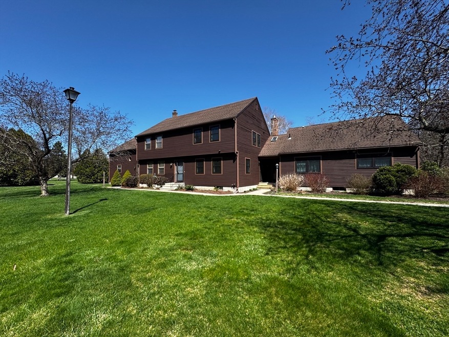 6 Adams Ct unit B, South Deerfield, MA 01373 - photo 1