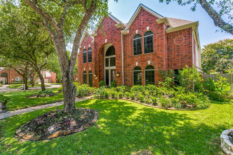 Recent roof 2019 . Sprinkler system, tile entry, d