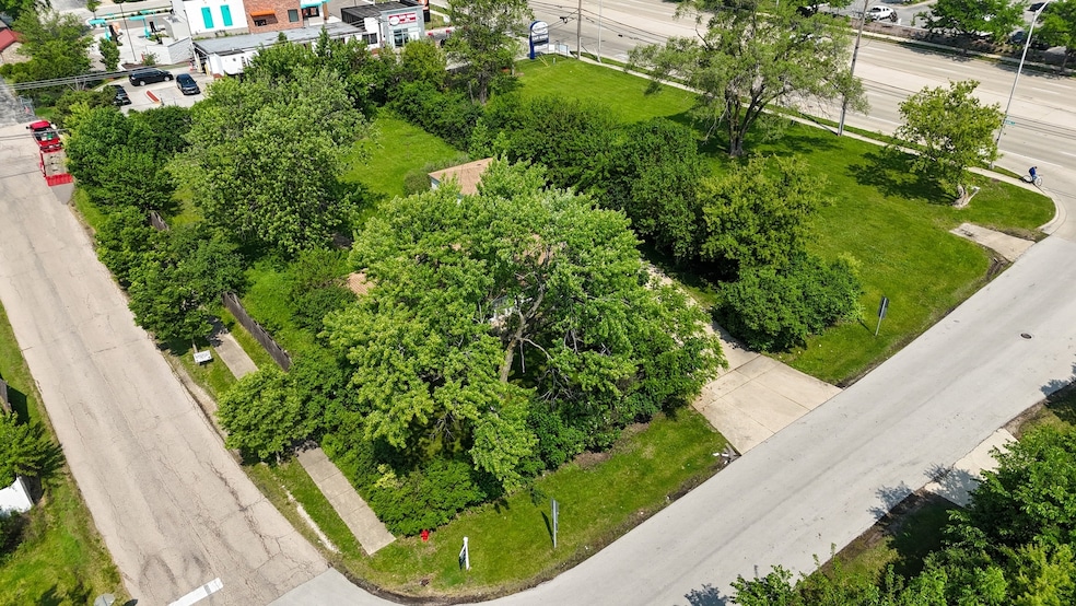 1190 Apple St, Hoffman Estates, IL 60169 - photo 1