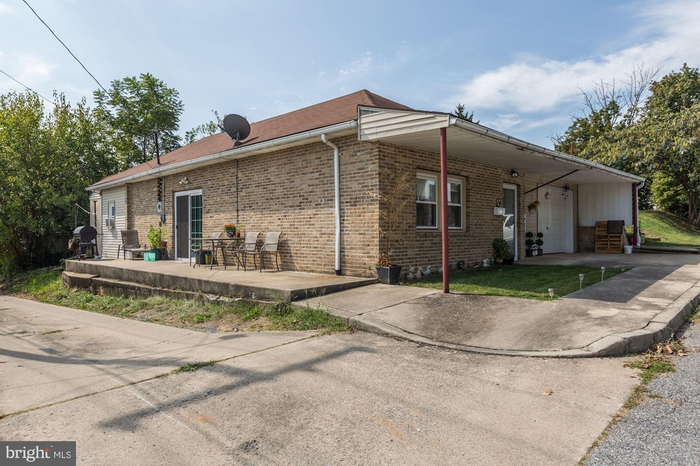 311 W 1st St, Hagerstown, MD 21740 - photo 1