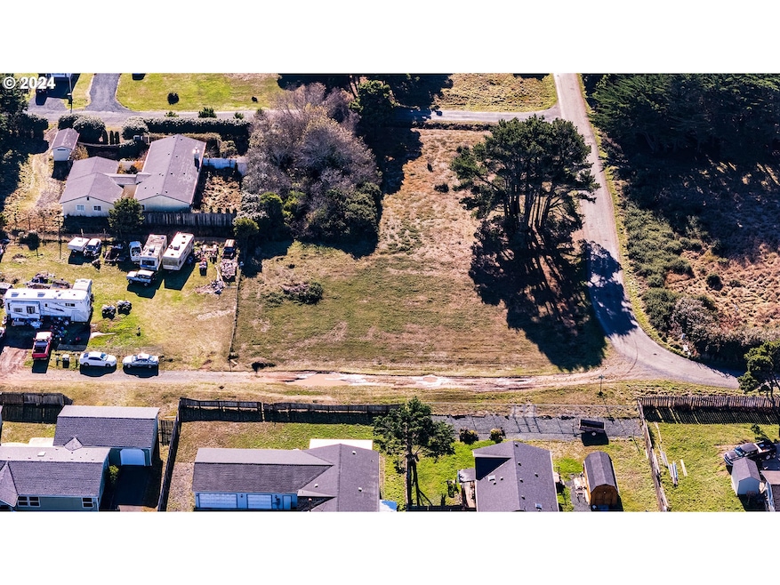 0 13th and Jackson unit 24681187, Bandon, OR 97411 - photo 1