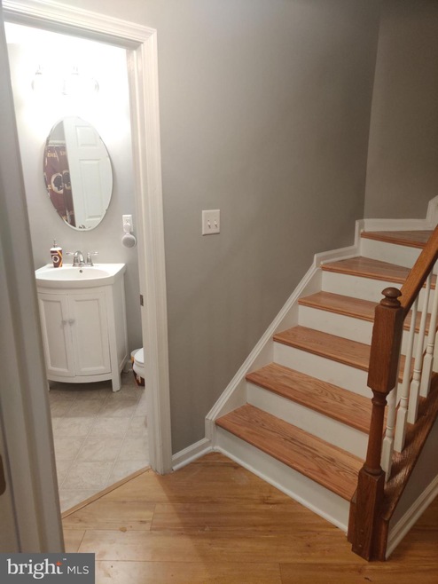 5230 Wyndholme Cir unit 31, Baltimore, MD 21229 - photo 1