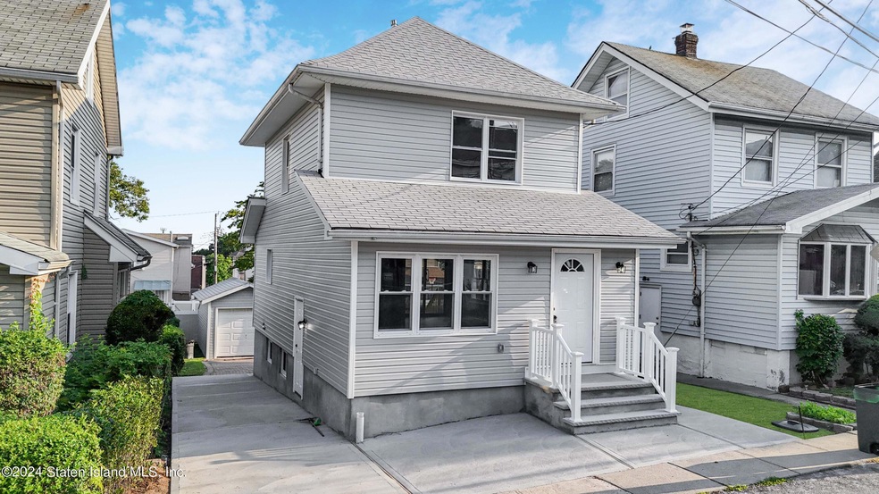 Sold $700,000 • Co-Listing Agent