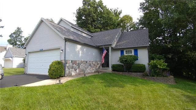 2695 Laurel Oak Dr unit 157, Howell, MI 48855 - photo 1