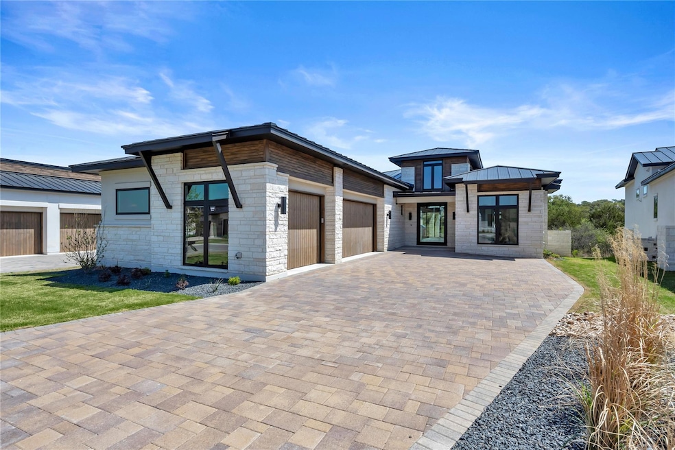 Contemporary house with a standing seam roof, met