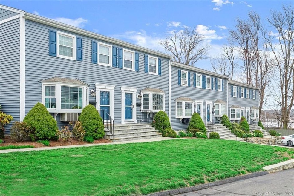 3 Bedroom Townhouse! Finished Lower Level!