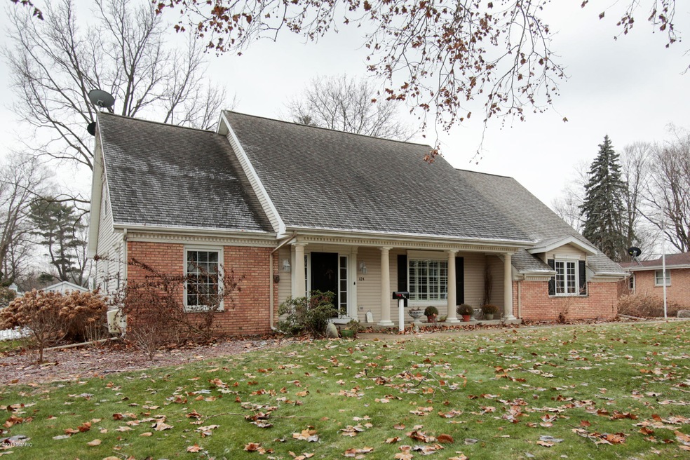 724 E Prospect St, Marshall, MI 49068 - photo 1