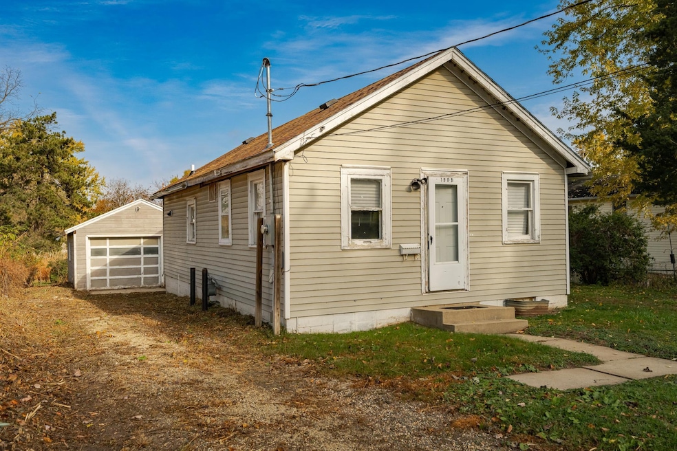 1909 5th St SW, Rochester, MN 55902 - photo 1