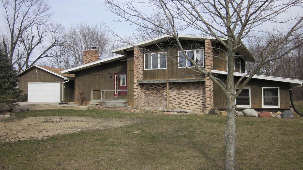 26072 N 400 East Rd in Long Point-a large 4 bedroo