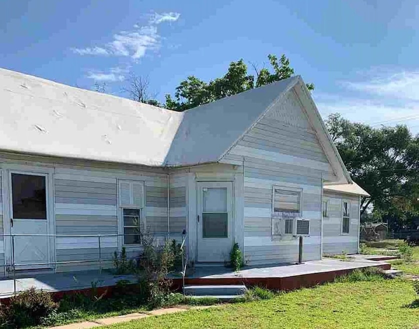 502 & 504 S Main St, Tonkawa, OK 74653 - photo 1