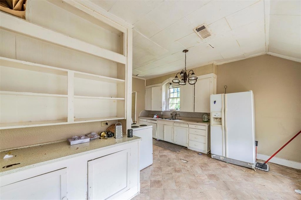 515 N Commerce St, Gainesville, TX 76240 - photo 1