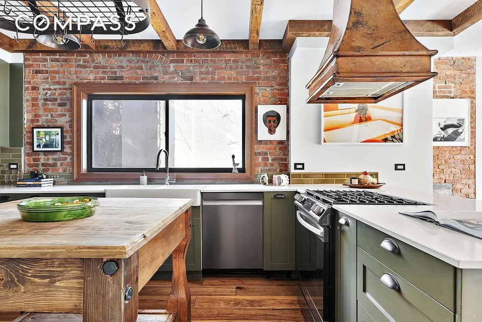 Pending $2,300,000 • Co-Listing Agent