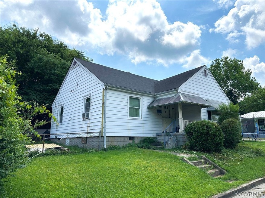 View of front of house featuring a front yard