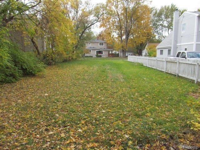 2305 MADDY LN KEEGO HARBOR (9).J
