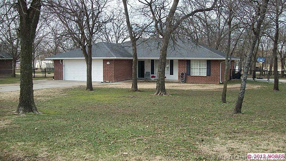 1501 N Delaware St, Chouteau, OK 74337 - photo 1