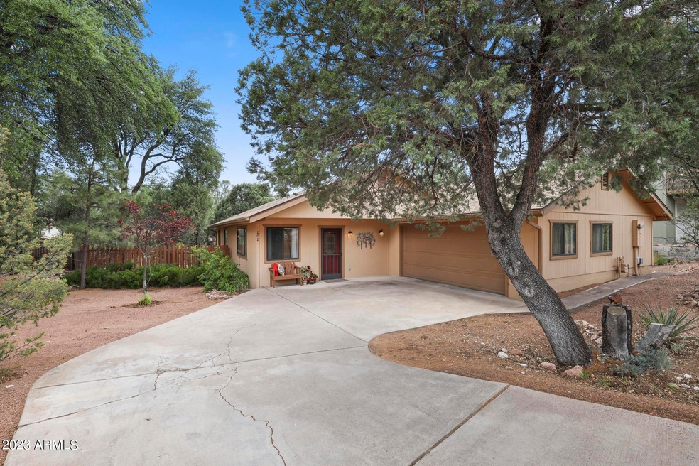 202 N Whiting Dr._