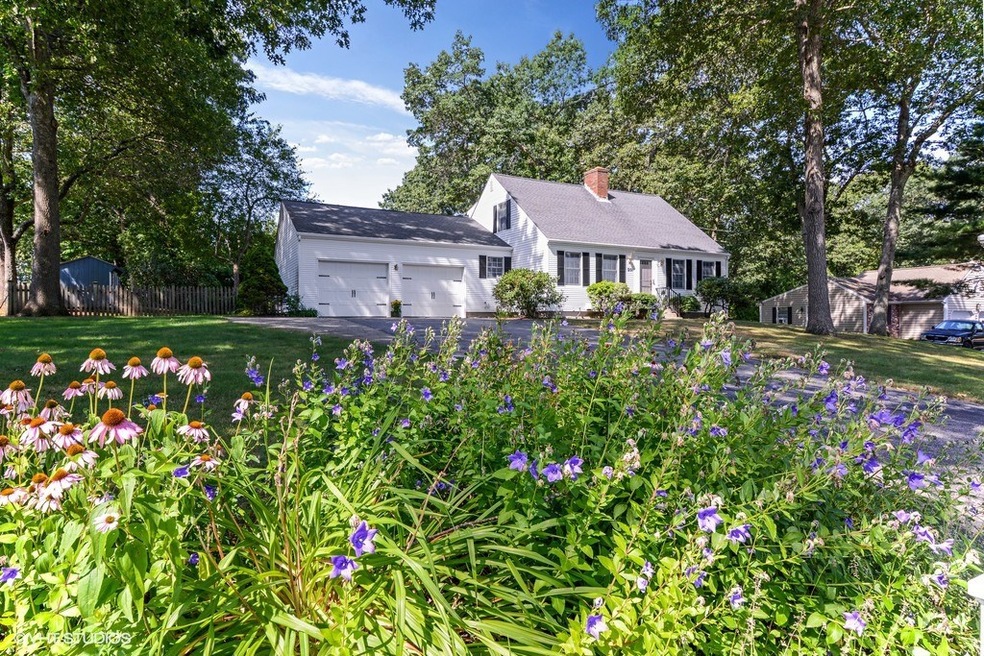 This beautifully maintained 3 bedroom, 2 bath Cape