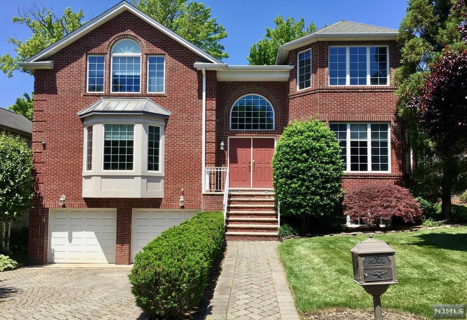 22 Sara Hill Ln, Englewood Cliffs, NJ 07632 - photo 1