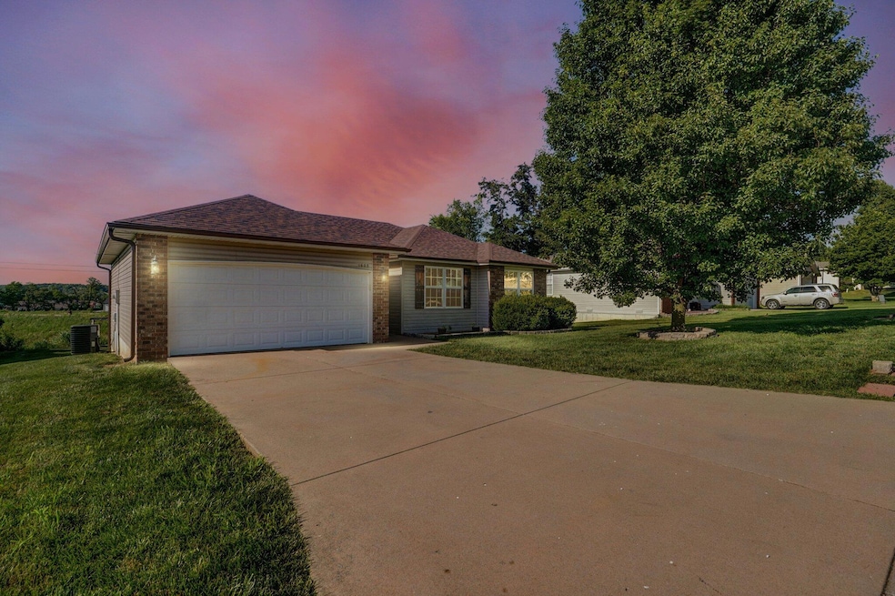 1603 W Robin St-Twiglight