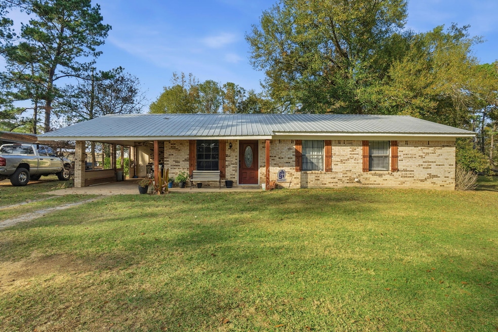 40 Sutherland Dr, Sumrall, MS 39482 - photo 1