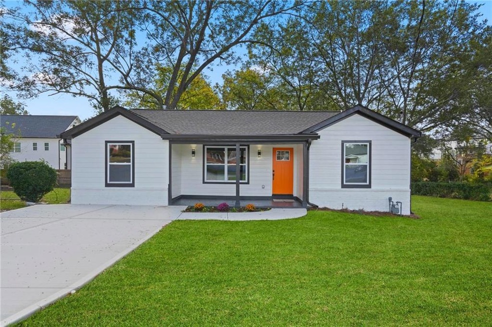 Ranch-style house featuring a front yard