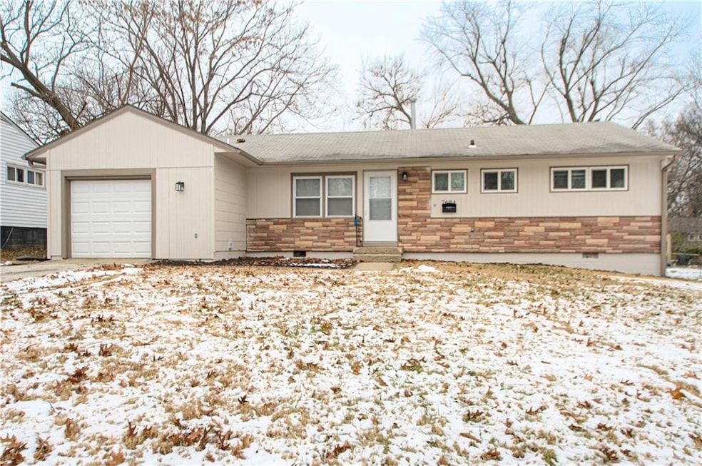 7604 E 108th St, Kansas City, MO 64134 - photo 1