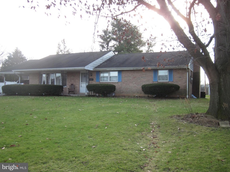 34 W 3rd St, Hershey, PA 17033 - photo 1