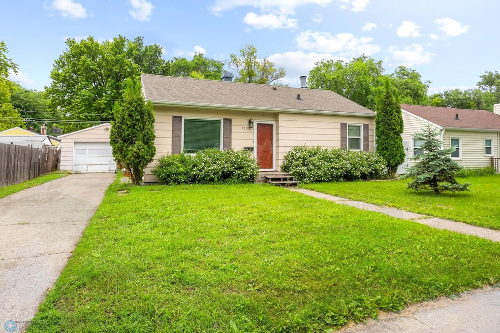 1709 13th Ave S, Fargo, ND 58103 - photo 1