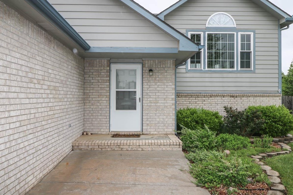 1646 N Timbers Edge Ct, Mulvane, KS 67110 - photo 1