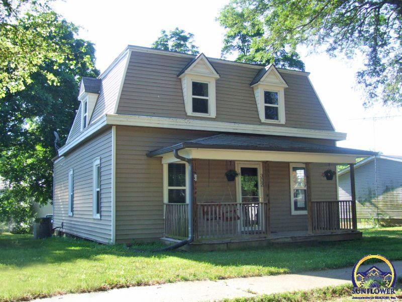 302 Highland Ave, Hoyt, KS 66440 - photo 1