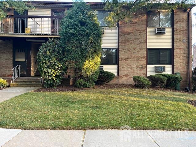 629 Cricket Ln, Woodbridge, NJ 07095 - photo 1